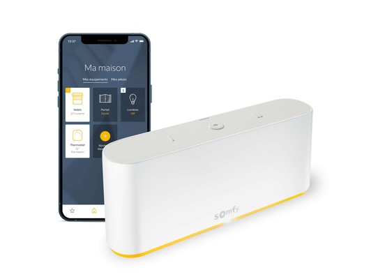 TaHoma switch box with TaHoma mobile app