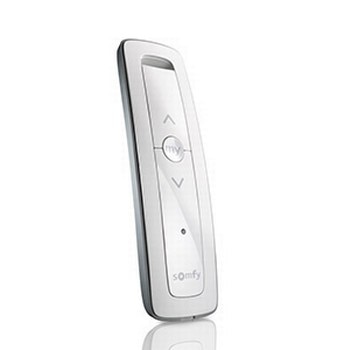 Intuitive remote control for electric blinds and curtains